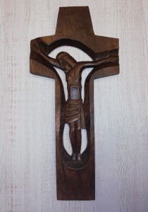 Krzyż z Jezusem drewniany rzeźbiony III