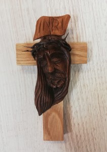 Krzyż drewniany z koroną cierniową 16x9
