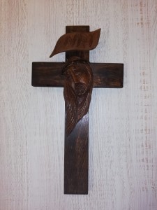 Krzyż drewniany z koroną cierniową 35x19